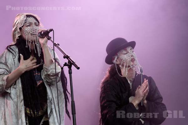 COCOROSIE - 2011-08-27 - SAINT CLOUD - Domaine National - Scene de la Cascade - Bianca Casady - Sierra Casady